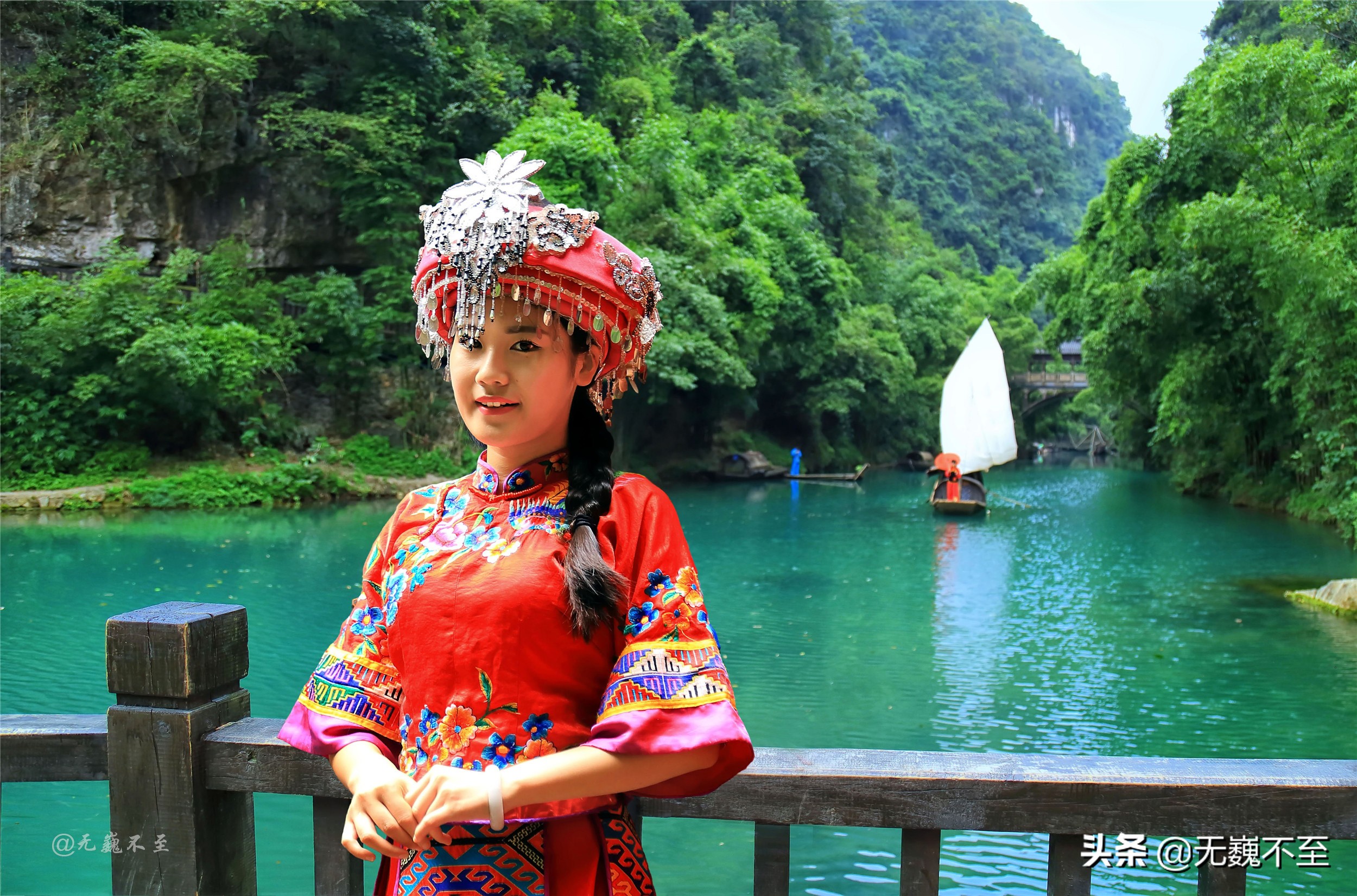 夜发清溪向三峡，灯影凝翠有人家(紫钗记灯街拾翠小桃红)