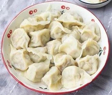 头伏吃饺子，你吃过不放姜不打花椒水但是味道更鲜甜的饺子吗？