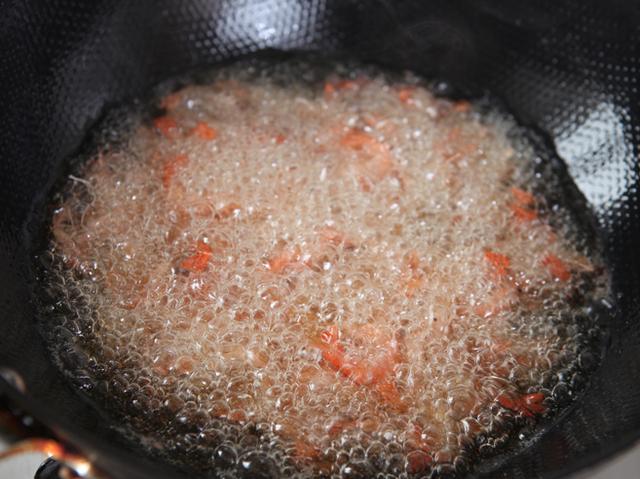 图片[2]-油爆小河虾的做法步骤图越嚼越香的爆炒小河虾下酒下饭都是美-起舞食谱网