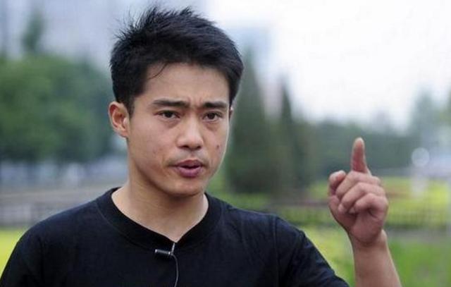 体操冠军张尚武3次入狱，街头乞讨为生100卖金牌