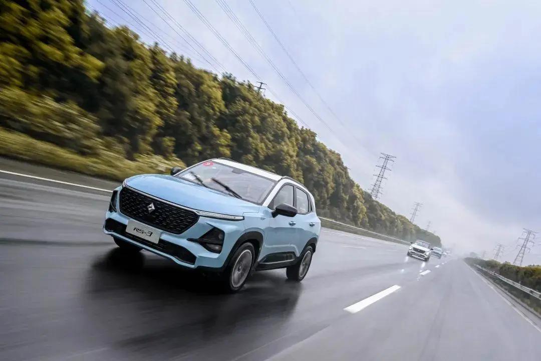 这款高颜值SUV顶配不到10万，配1.5T，还带主动刹车