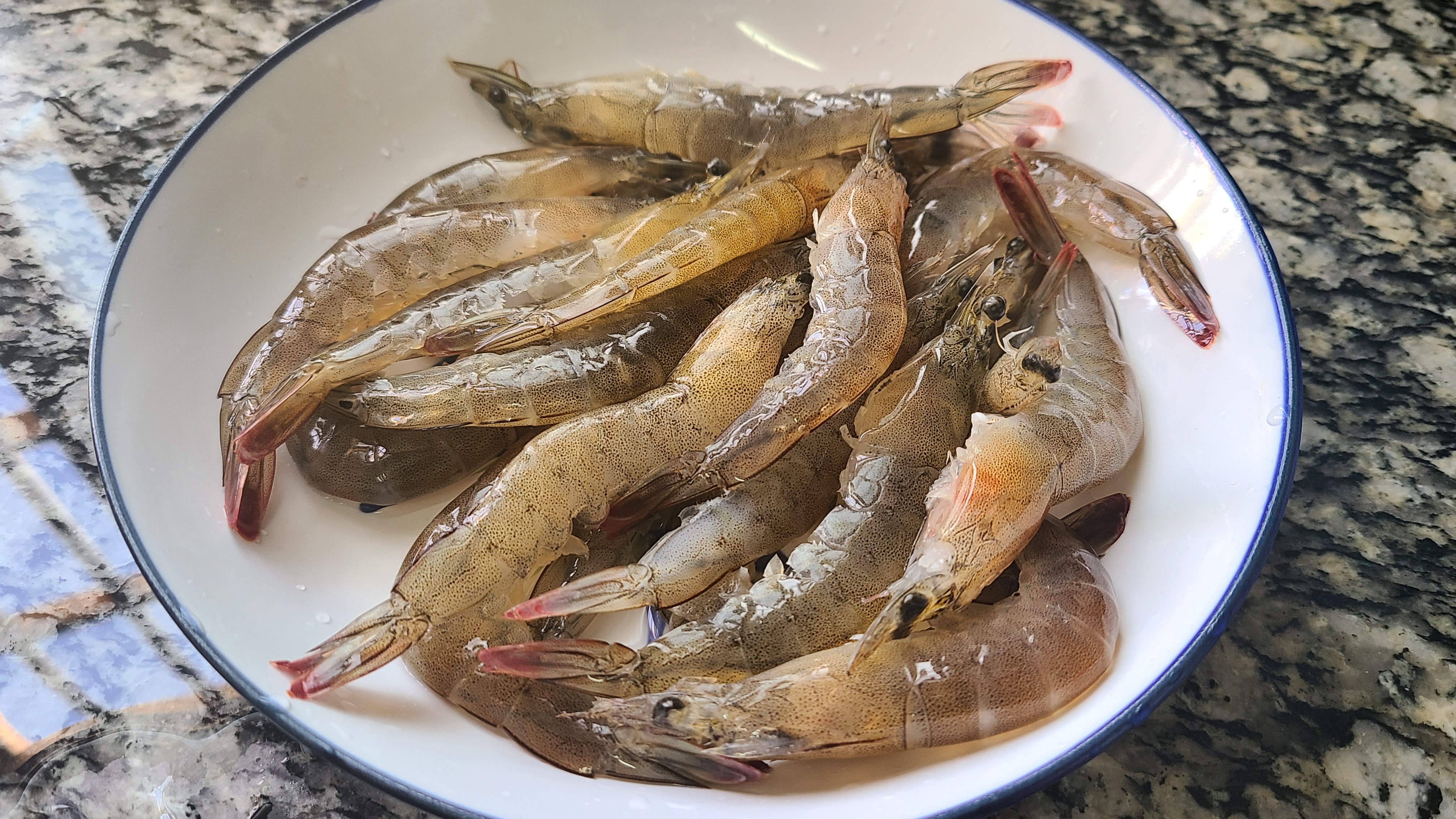 大蝦這樣做更好吃，加一點胡椒碎，又香又開胃，吃了還想吃