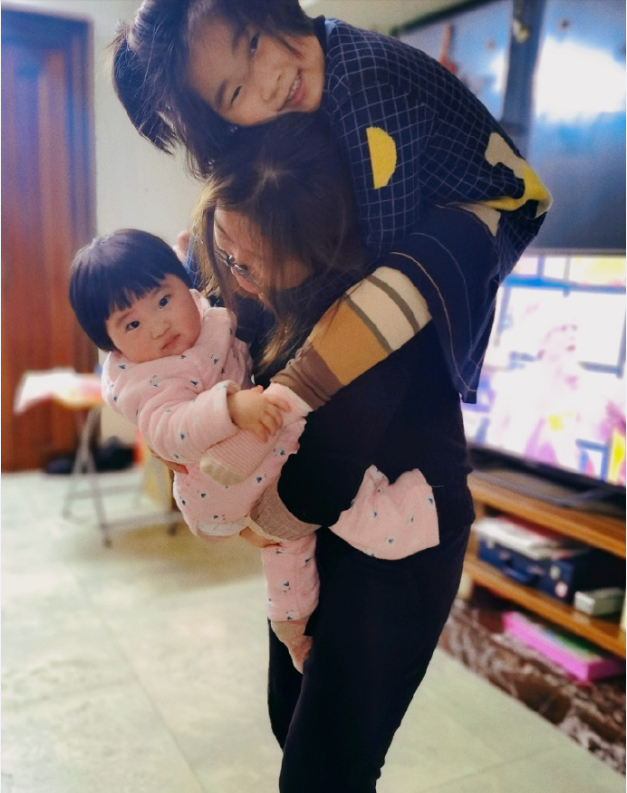 田亮8岁儿子“失控式”长大？腿部肌肉明显，给人一种成熟感