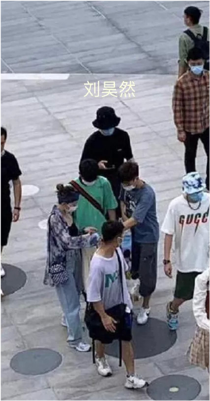 " 1921 " the road is appeared, wang Junkai wears outfit of student of the Republic of China yawn is ceaseless, liu Hao Ran dresses up gent