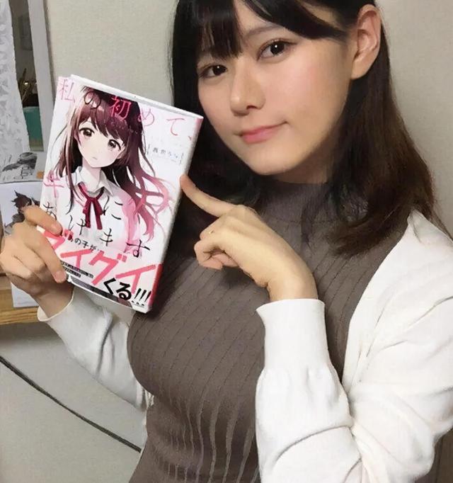 日本漫畫家大都不愛露臉，但也有例外，比如這位美女本子畫師