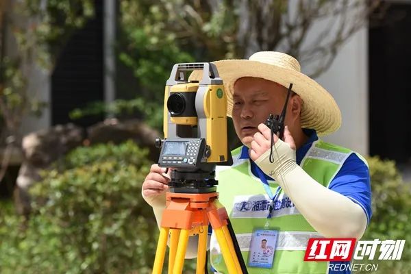 战高温 挥洒汗水在一线｜热不“斜”、晒不“歪”的测绘工作者