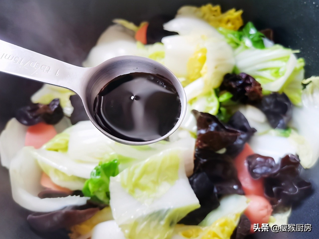 白菜炖豆腐，我家都是这样做，不加一滴水，每次上桌连汤汁都抢光-第7张图片-农百科