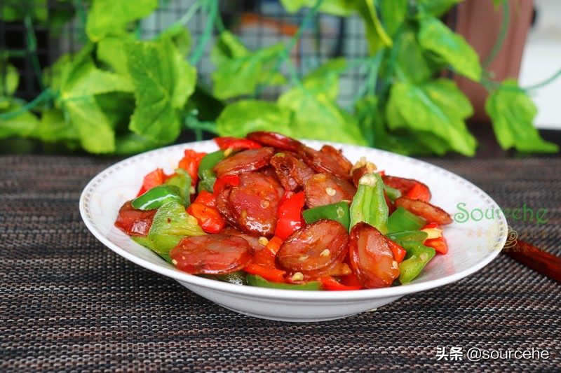 問了大廚才知道，炒臘腸很多人直接炒，少了一步，怪不得味道不對