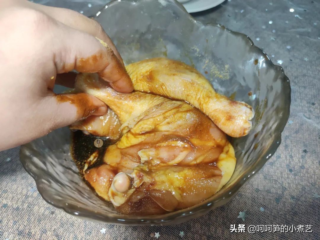 电饭煲盐焗鸡，手残党也能做出香喷喷的鸡腿肉，下饭刚刚好