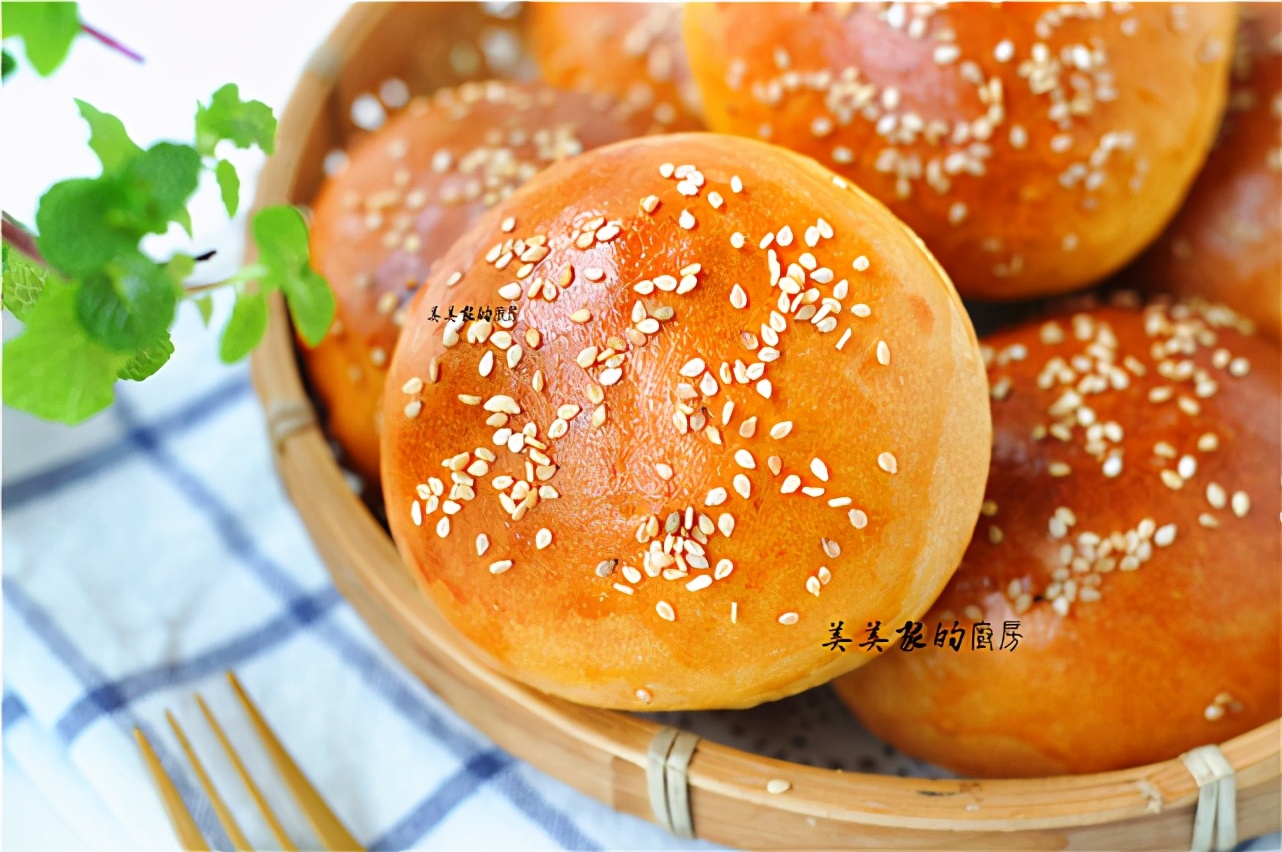 家有烤箱一定要試試，不用黃油的漢堡坯，柔軟拉絲，比買的好吃