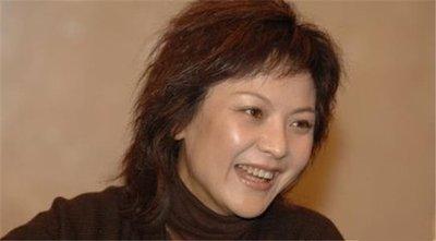 讓那英苦戀10年未婚生子、卻劈腿打人還吸毒，前國腳高峰現(xiàn)狀如何