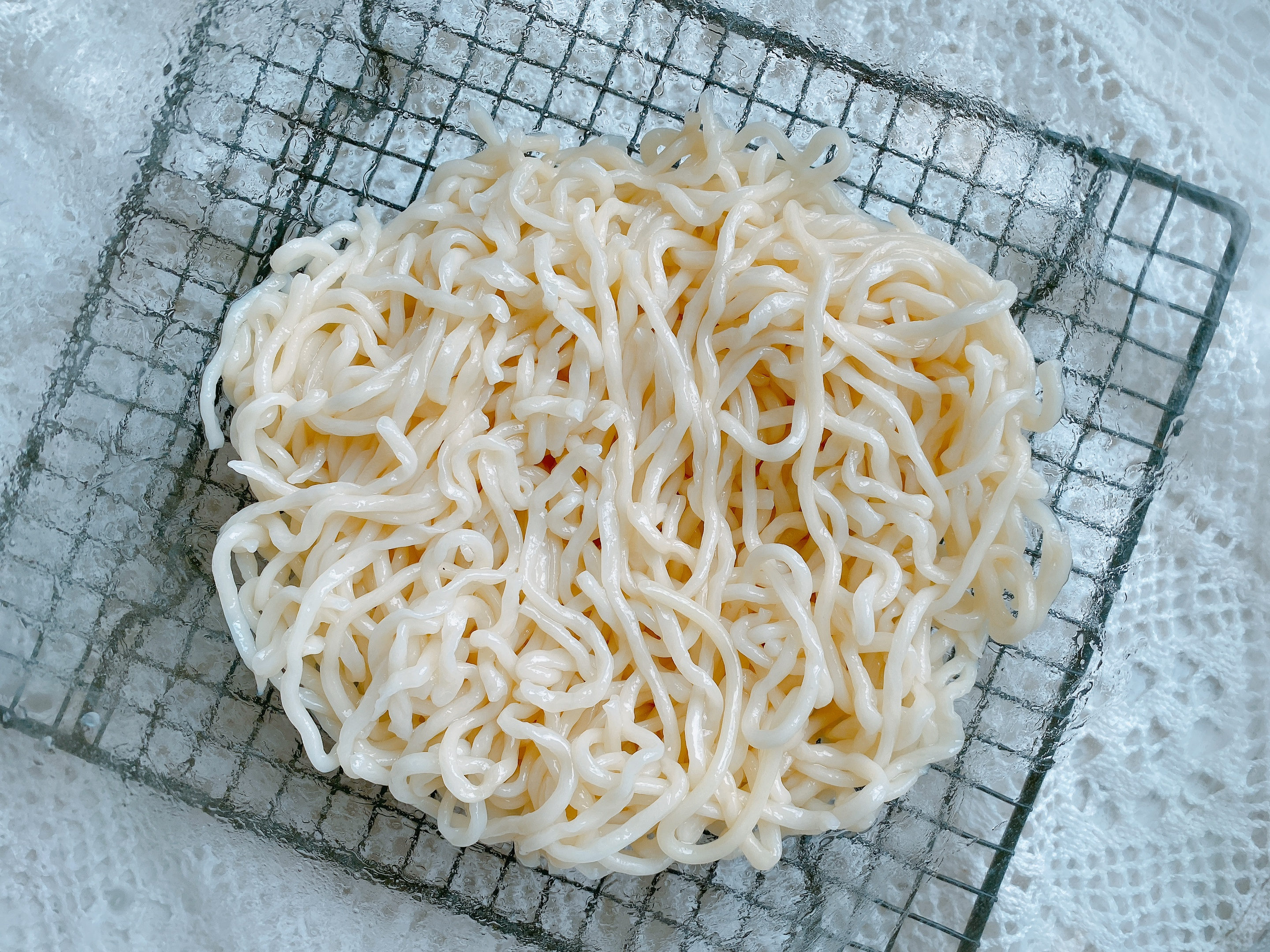 夏天馋这口凉拌面，掌握秘诀“321”，面条不粘连，爽滑筋道入味