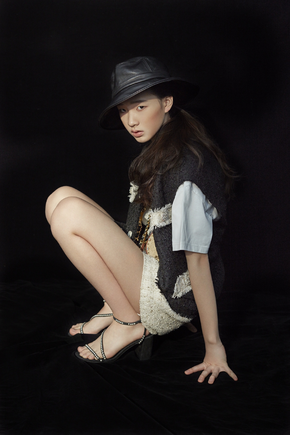 小s二女儿单独拍大片身材好，Lily笑容甜美曾被称为女版易烊千玺