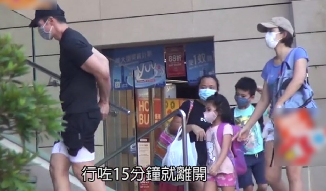 陳豪陳茵媺一家五口逛超市畫面溫馨，7歲大兒子揮手告別超有禮貌