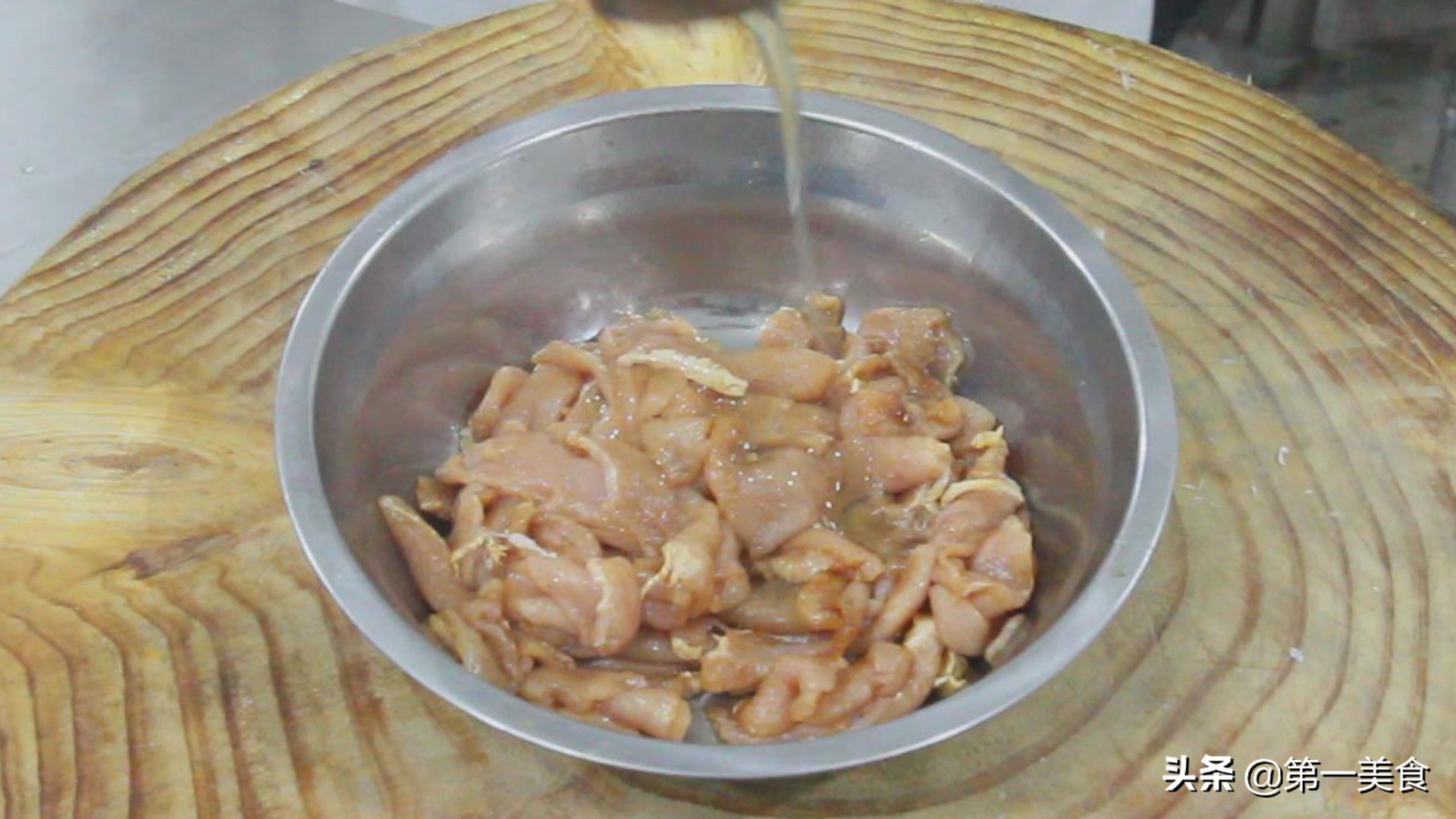 图片[2]-蘑菇肉片做法 肉片嫩滑蘑菇香 美味和营养同时兼顾-起舞食谱网