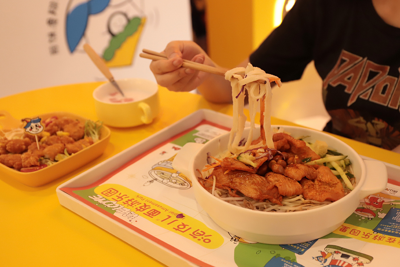 南京小吃店開成了游樂場，看完這設計服了…