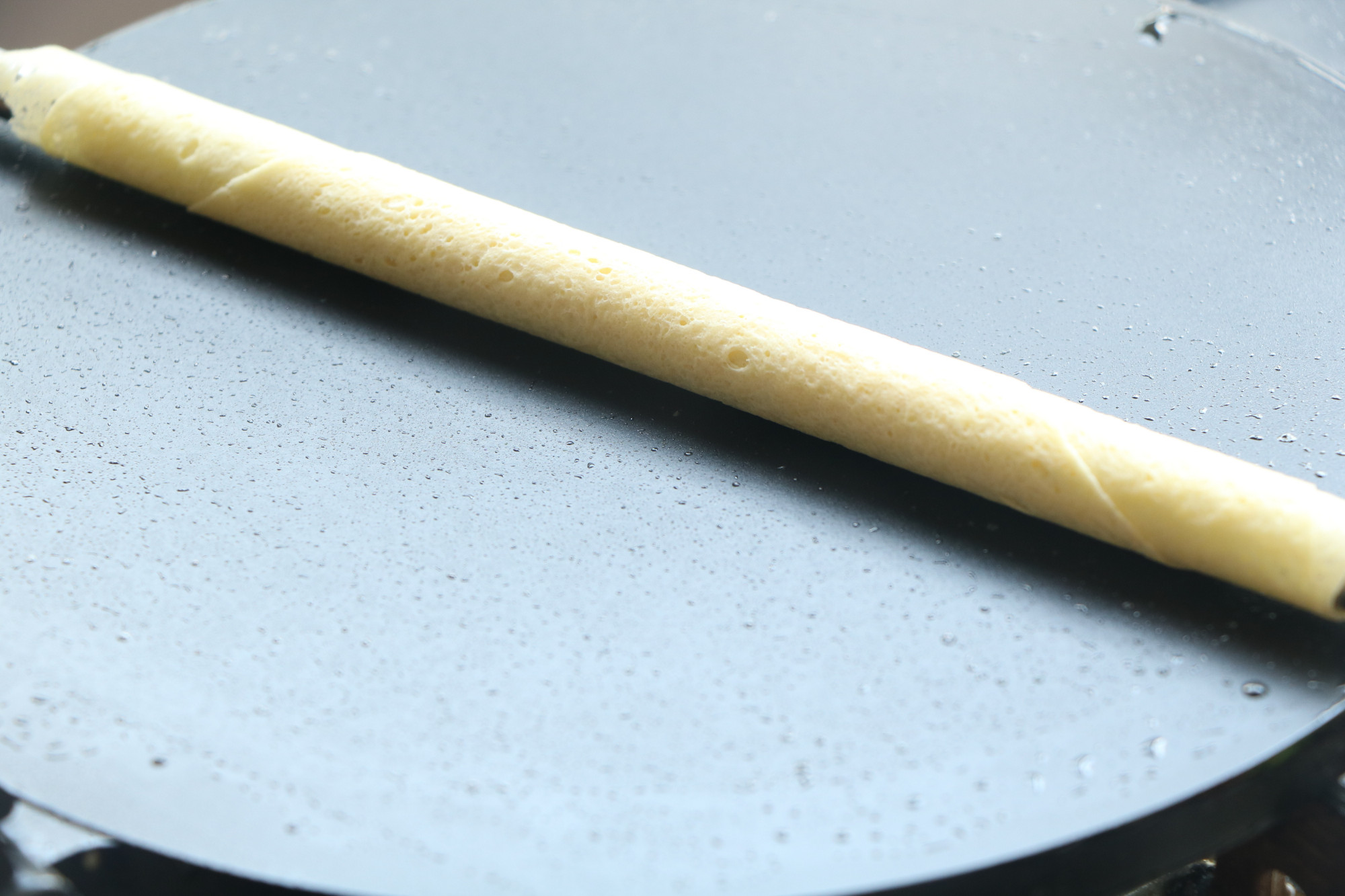 这是我吃过最好吃的蛋卷，又香又脆一碰就掉渣，吃一口就停不下来