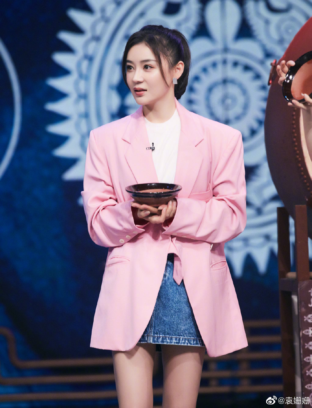 继“滚出娱乐圈”风波后，袁姗姗对文物发言再