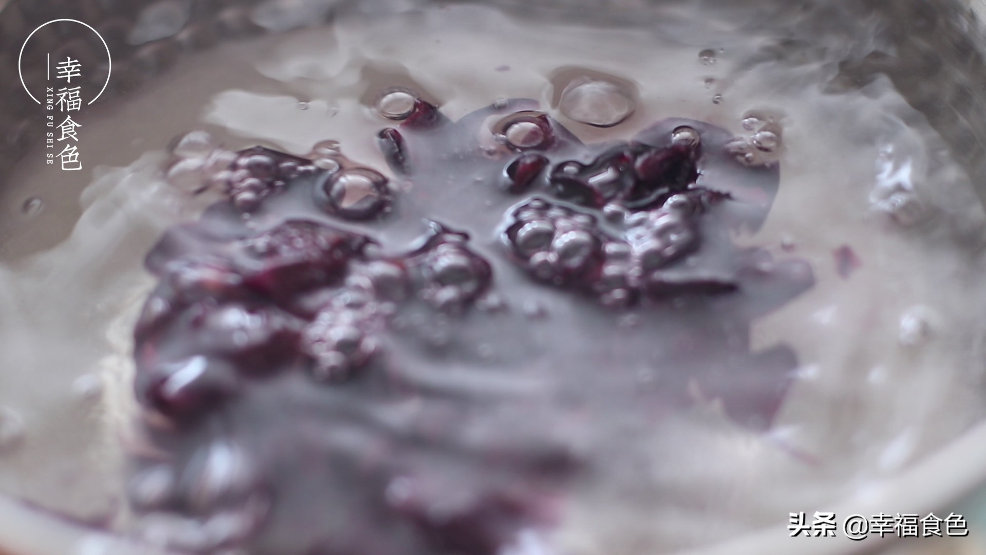 用吃剩的葡萄皮做的果冻，Q滑冰凉，一点不输外面买的