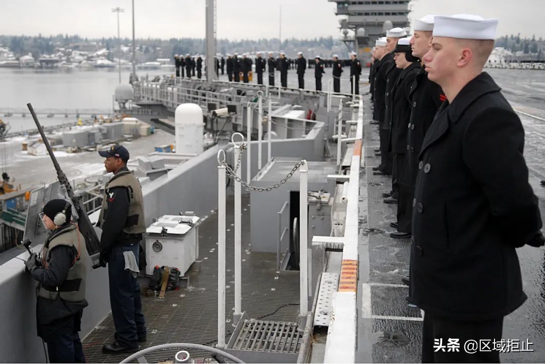 美国航母长期未靠岸，舰上频繁出现感染者，白宫拒绝解释病毒来源