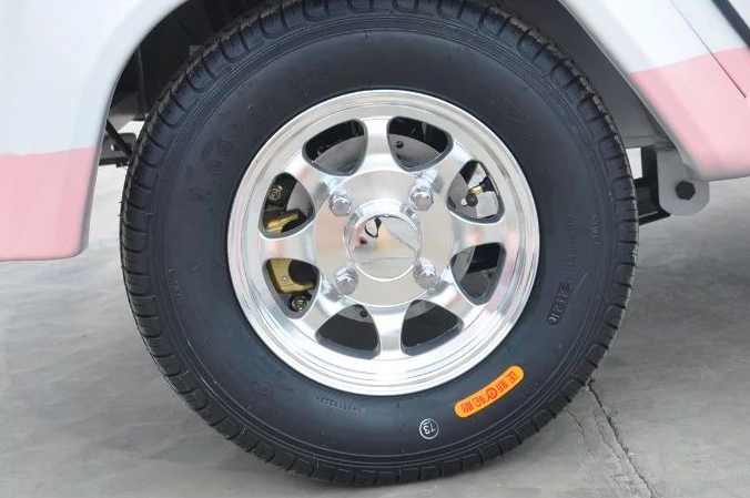 这2款电动三轮车，空间大配置全，冬天出行还带暖风