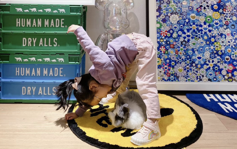 陳赫曬4歲女兒美照，雙腳可正反倒置骨骼清奇，被讚是練武奇才