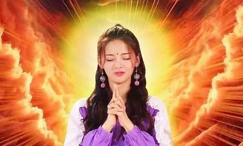 从餐厅服务员到顶流女明星，杨超越是如何一路