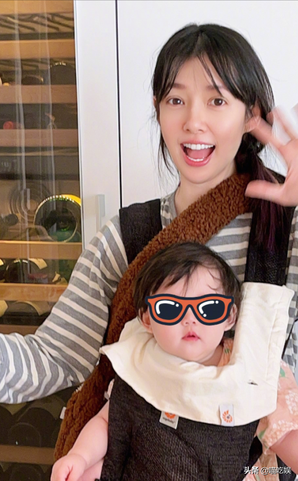 37岁郭碧婷产后暴瘦，素颜带娃脸颊凹陷，骨相美