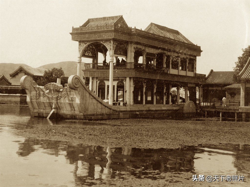 1900年 北京沦陷时的皇宫、八国联军和太监照