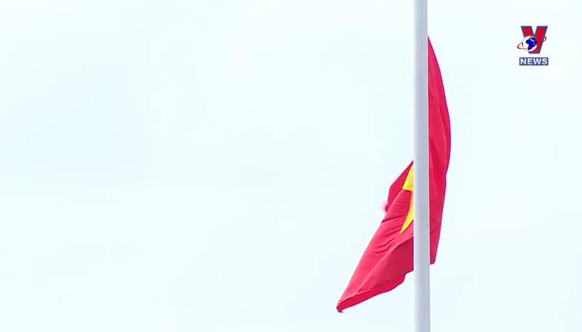 越南领导人拜谒胡志明主席陵：世世代代铭记伟