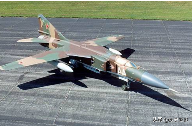 苏联战斗机无人驾驶，自己飞了900多公里，一头