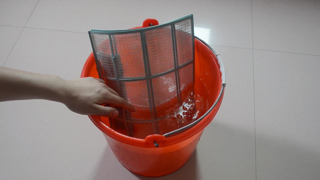 空調清洗不需要找師傅，教你清洗空調的簡單方法，省錢又省力