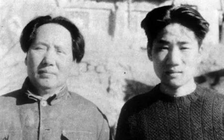 毛岸英牺牲后，毛主席曾离京休养，后来清理他遗物时，发现一柜子