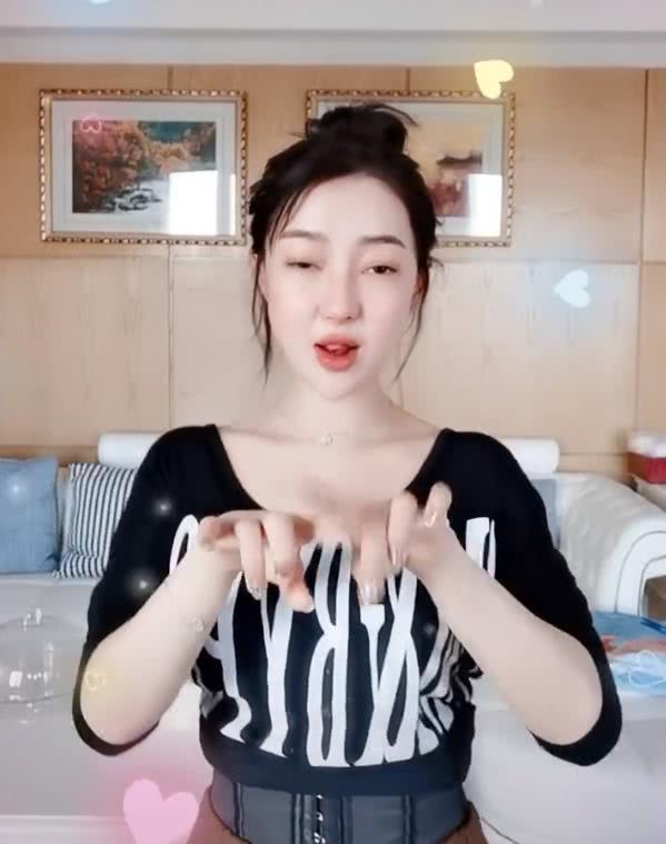 郭美美在家素颜跳舞，肤白貌美律动感很强，够格参加女团选秀