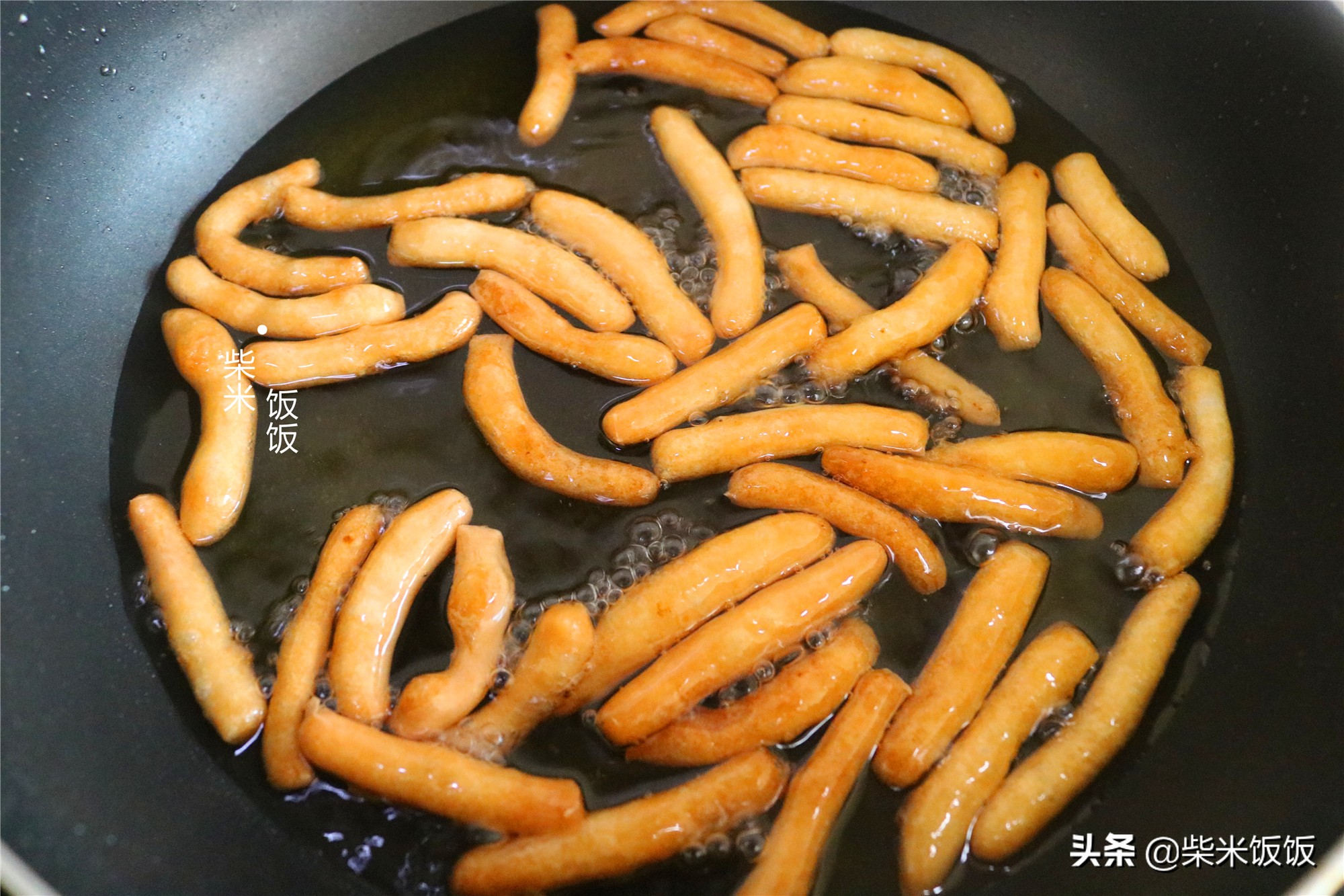 一碗糯米粉，一碗糖水，做80后小时候的零食，香甜酥脆真好吃