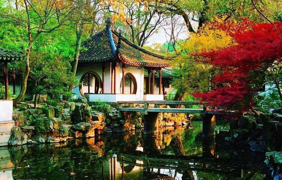 拙政園：中國四大名園之一，園區以水為中心，是全園精華所在