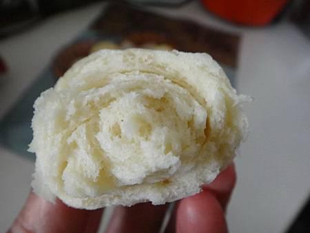 When steaming condensed milk steamed buns, it is wrong to only add yeast. If you add these two more, the steamed buns are fragrant, soft and chewy.