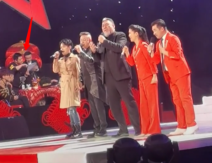 星光大道彩排曝光，朱迅小尼台下状态惹争议，斯琴高娃发福太明显