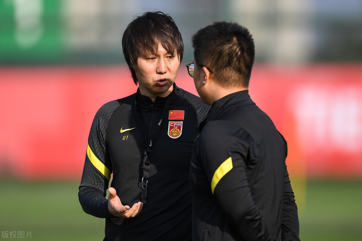 国足公布集训名单：艾克森领衔4大归化 28人赴上