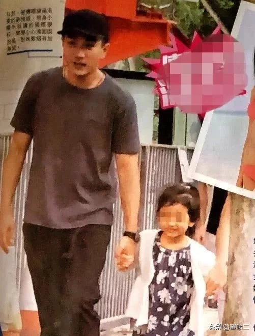 杨幂遗传基因太强了！闺女小糯米正面照疑似被