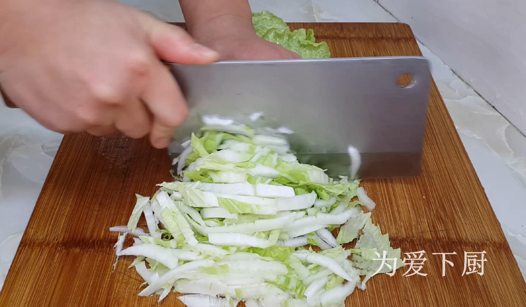 冬天白菜別燉著吃了，鍋裡烙一烙，比包子餃子還香，真的非常好吃