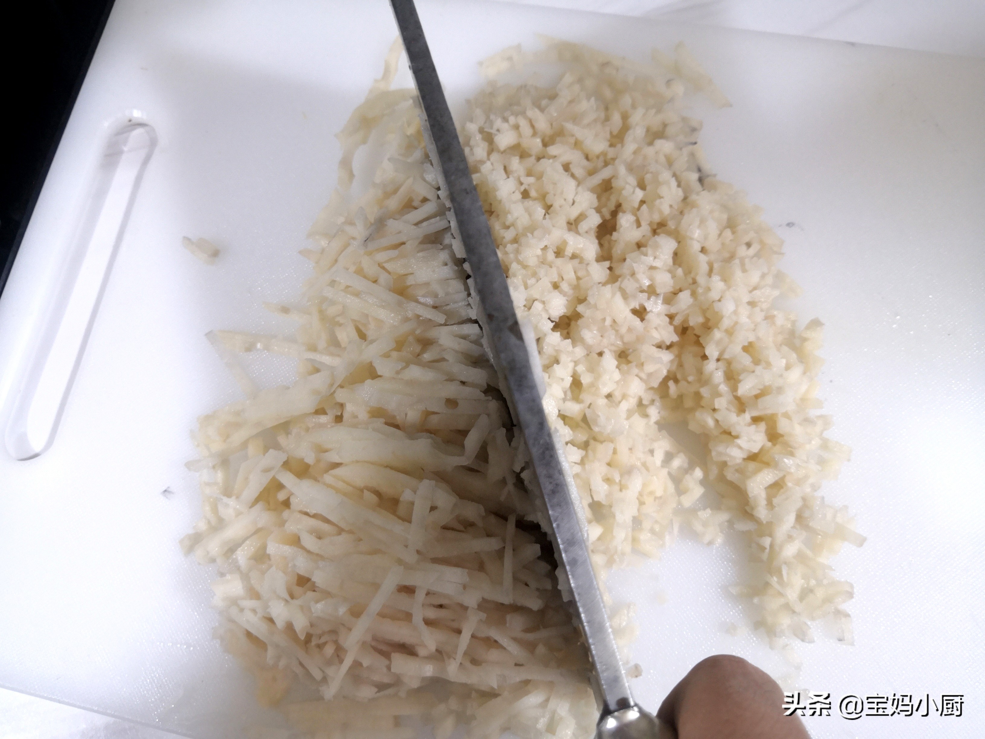 春季早餐，牛奶和雞蛋換個吃法，烙成餅老​​少都喜歡，營養又快手