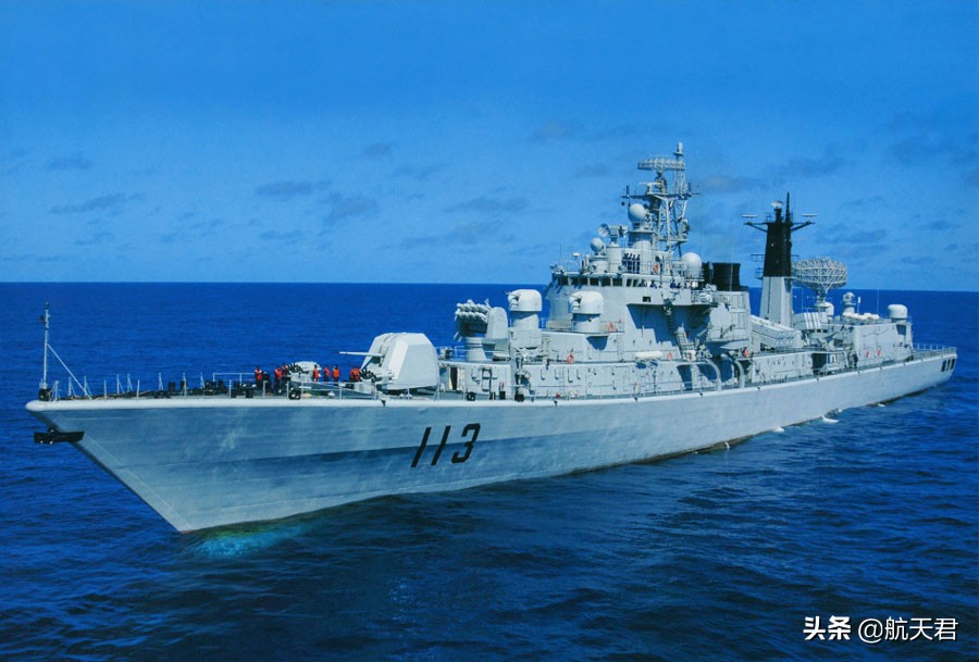 最后一艘051驱逐舰退役！17吨黄金换一艘战舰的日子，一去不返