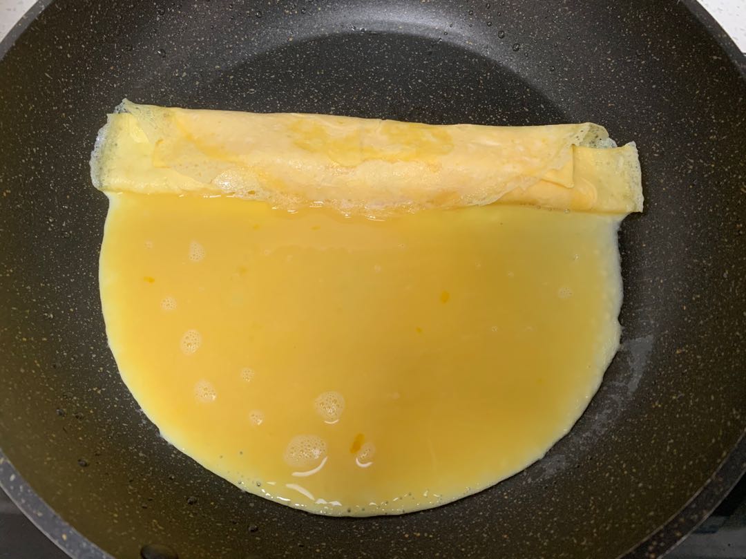 4 eggs, half a cup of milk, teach you to make a rich milk flavor, a thick egg burnt in one bite