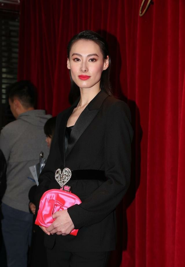 “豪门弃妇”梁洛施的悲伤，2年生3子，为何李家