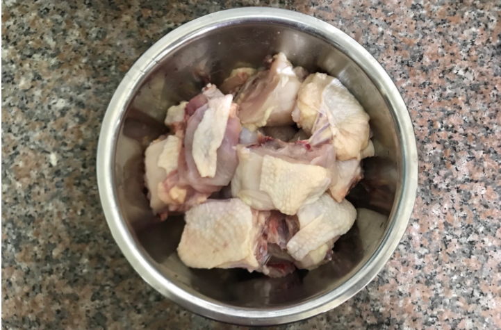 鸡肉也要吃得养生，教你在家做麻油鸡，看着就流口水