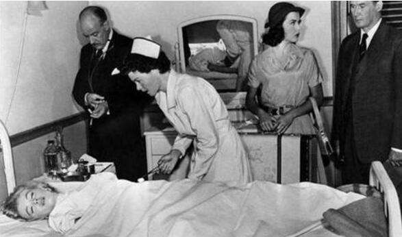 传奇的梦露：20年间3段婚姻，被性侵被包养，美国总统都为她着迷