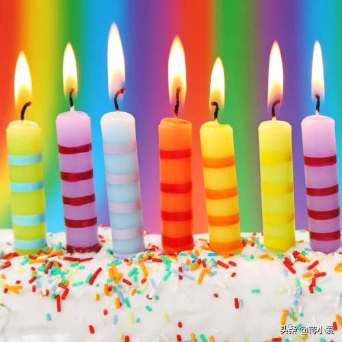 致自己生日感悟的句子，自己生日发朋友圈的说说：承蒙时光不弃图片