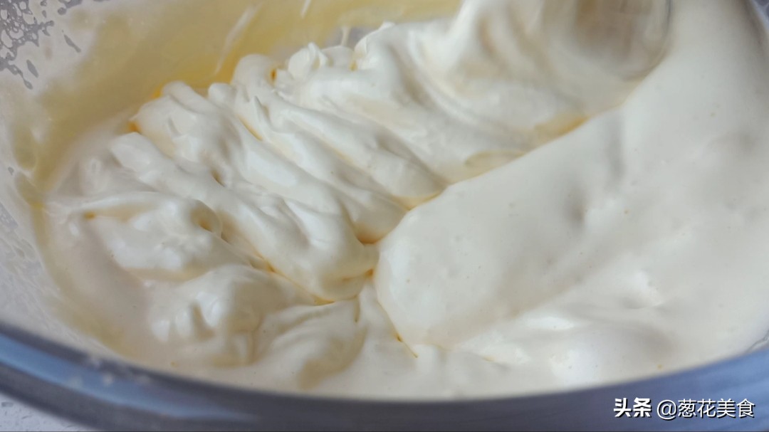 4個雞蛋1碗麵粉，教你自己在家做老式雞蛋糕，還是小時候的味道