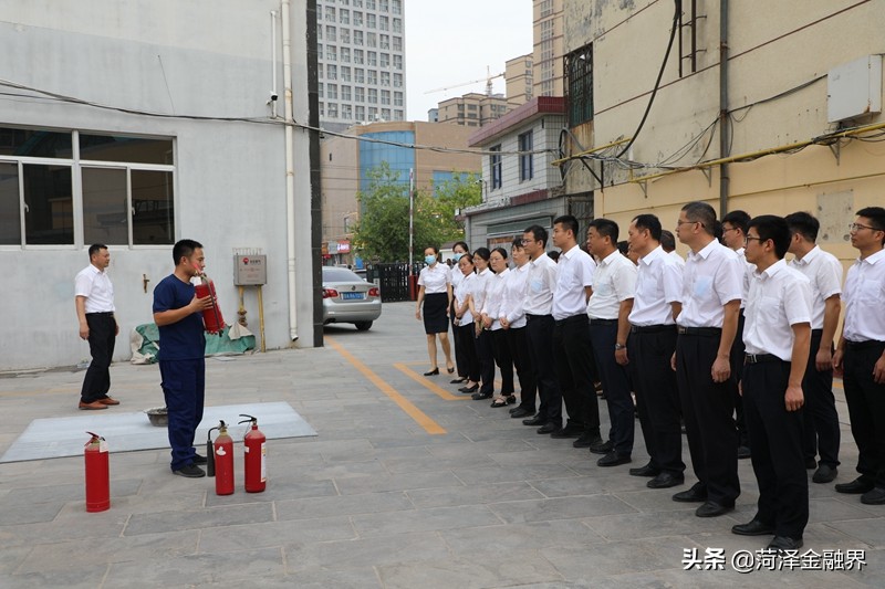 东明农商银行开展消防应急预案演练